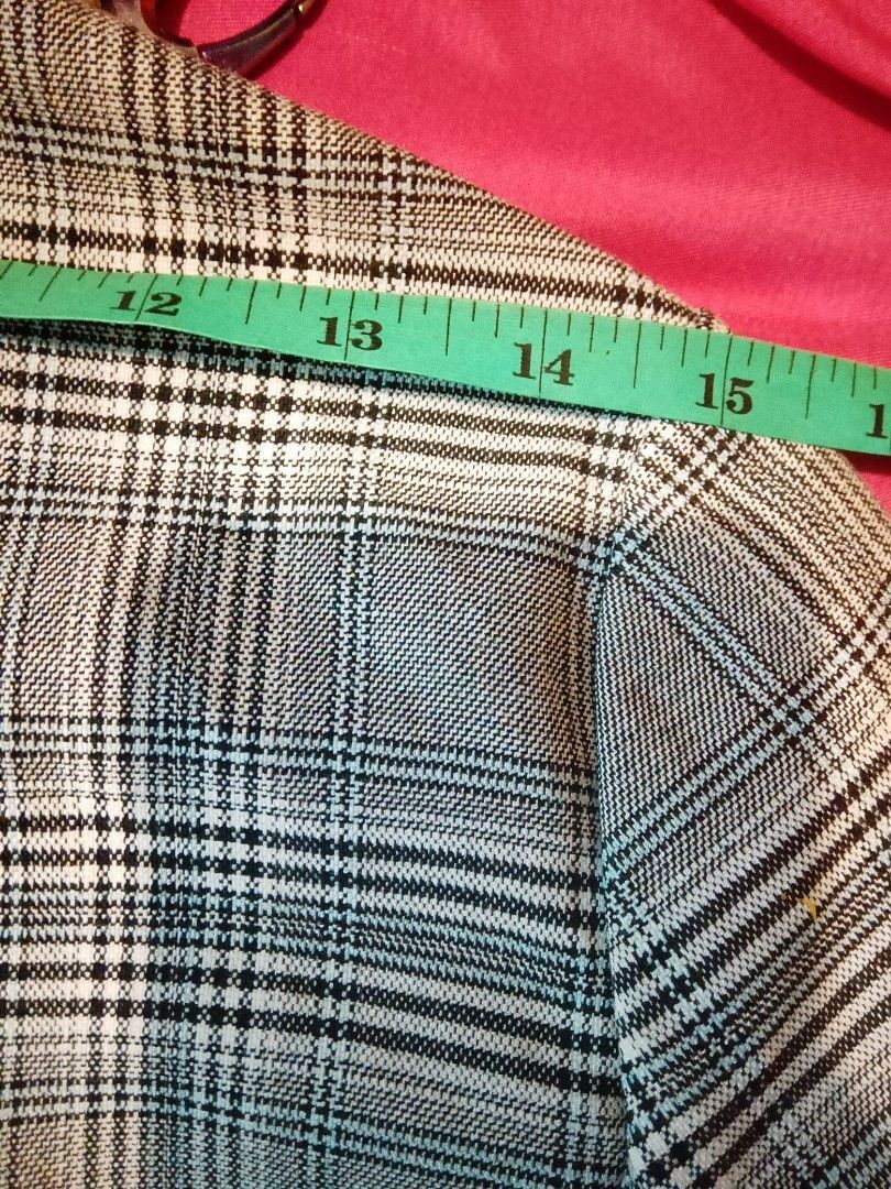 Gu Plaid Double Breasted Blazer (Category: Coats, Jackets and Outerwear) located in General Trias. Submitted by reziahbant00650 (Listing ID 1461738586, Image 3). Description: - GU plaid blazer, size M - Double-breasted design - Classic button closure - Stylish grey and white plaid pattern GU Gray Check Double-Breasted Medium on tag Width 18 Shoulder 15 Length 25.5 New MOP: Gcash Via : J&T.