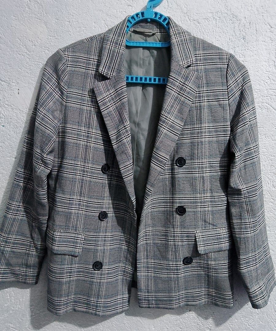 Gu Plaid Double Breasted Blazer (Category: Coats, Jackets and Outerwear) located in General Trias. Submitted by reziahbant00650 (Listing ID 1461738586, Image 1). Description: - GU plaid blazer, size M - Double-breasted design - Classic button closure - Stylish grey and white plaid pattern GU Gray Check Double-Breasted Medium on tag Width 18 Shoulder 15 Length 25.5 New MOP: Gcash Via : J&T.