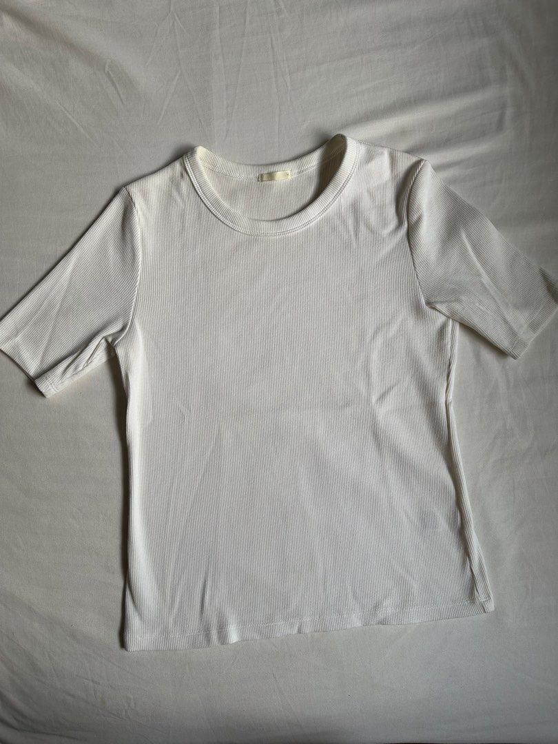 GU Ribbed Crew Neck T-shirt (Category: Shirts) located in Bacolod City. Submitted by pym_shops (Listing ID 1461701915, Image 1). Description: - Brand: GU - Color: White - Style: Ribbed T-shirt - Neckline: Crew neck - Sleeves: Short sleeves - Material: Cotton, Polyester, Polyurethane blend - Features: Comfortable, versatile, easy to style - Perfect for: Wardrobe staple, everyday wear.