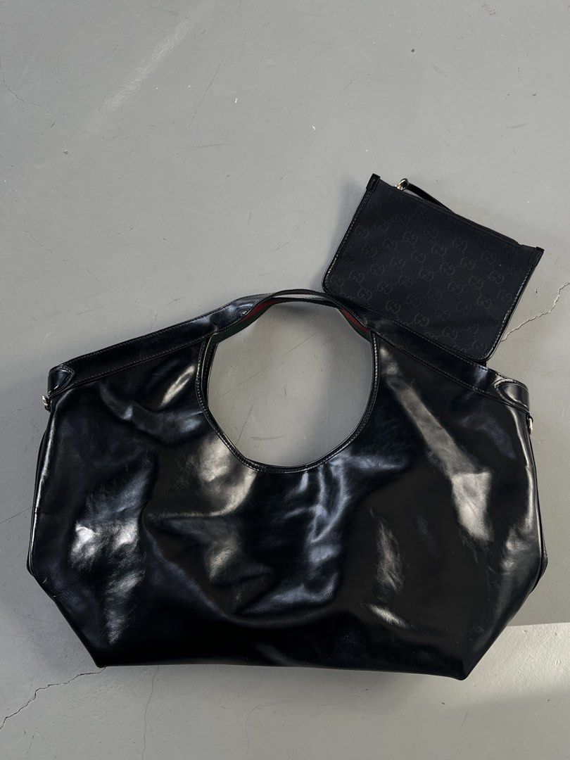 Gucci Giglio Large Tote Bag (Category: Shoulder Bags) located in San Fernando. Submitted by archivalhighlights (Listing ID 1461672153, Image 2). Description: A black glossy calfskin Gucci Giglio Large Tote Bag featuring a light gold-tone Double G logo and green/red web strap accents.