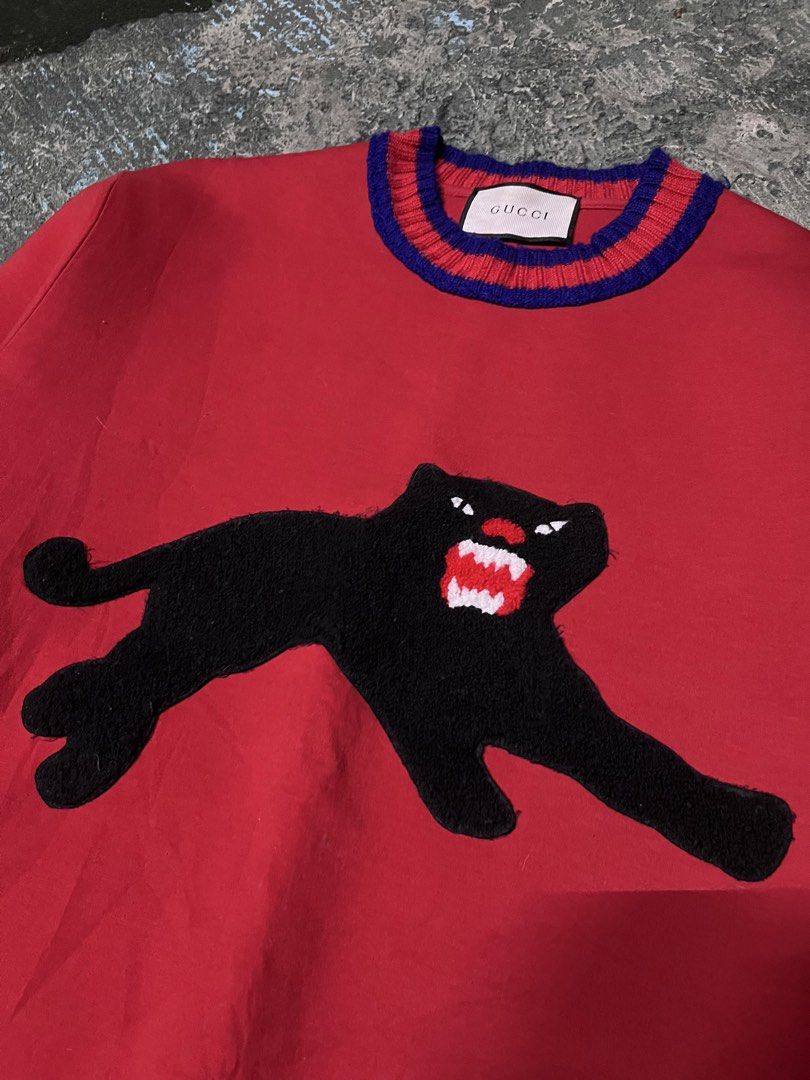 Gucci Panther Sweatshit (Category: Luxury Apparel) located in Pasay City. Submitted by metro_thrift (Listing ID 1461564960, Image 2). Description: no issue 9.8 color rate 23x26 .