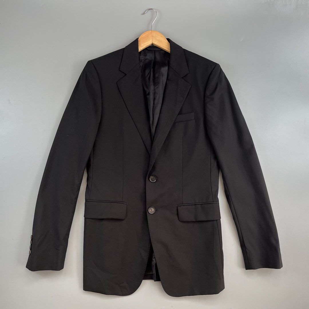 Gucci Single Breasted Women’s Coat (Category: Activewear) located in Los Banos. Submitted by 4030.archives. (Listing ID 1461771346, Image 1). Description: Gucci Single Breasted Women’s Coat 4000 Pesos Size 44 Length : 29 inches Width : 18.5 inches Sleeves : 26 inches Shoulder : 16 inches Good as new .