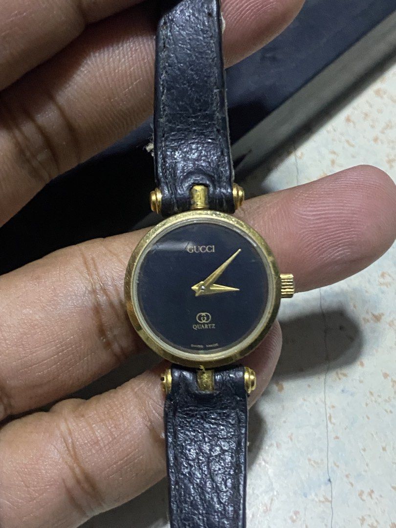 Gucci wqtch (Category: Women's Watches) located in Quezon City. Submitted by tindahanngluma (Listing ID 1461639108, Image 2). Description: Work as is Cubao loc.
