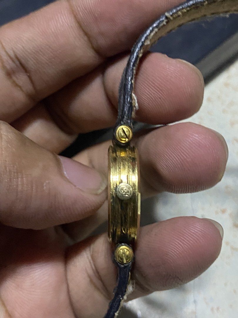 Gucci wqtch (Category: Women's Watches) located in Quezon City. Submitted by tindahanngluma (Listing ID 1461639108, Image 3). Description: Work as is Cubao loc.