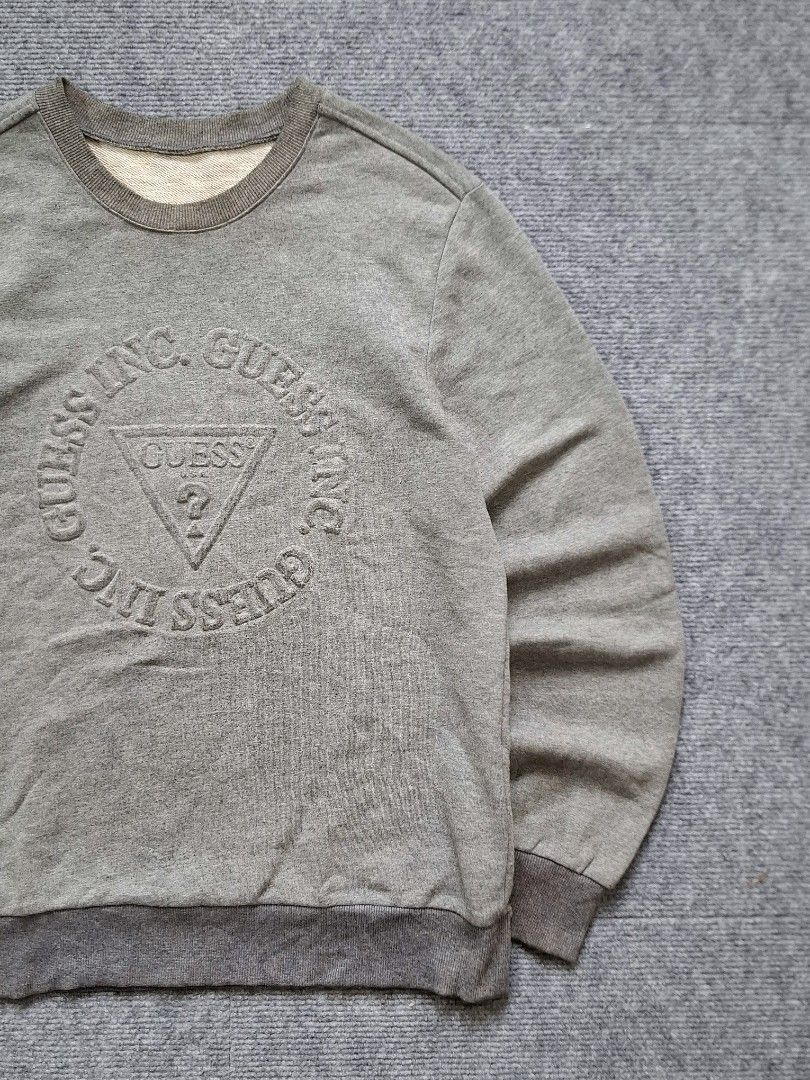 GUESS Grey Sweatshirt (Category: Coats, Jackets and Outerwear) located in Las Pinas. Submitted by nevergetsold.ph (Listing ID 1461741938, Image 3). Description: GUESS Grey Sweatshirt Dimentions (inches) Width: 20 Length: 27 Sleeve Length: 26 Issues: none.