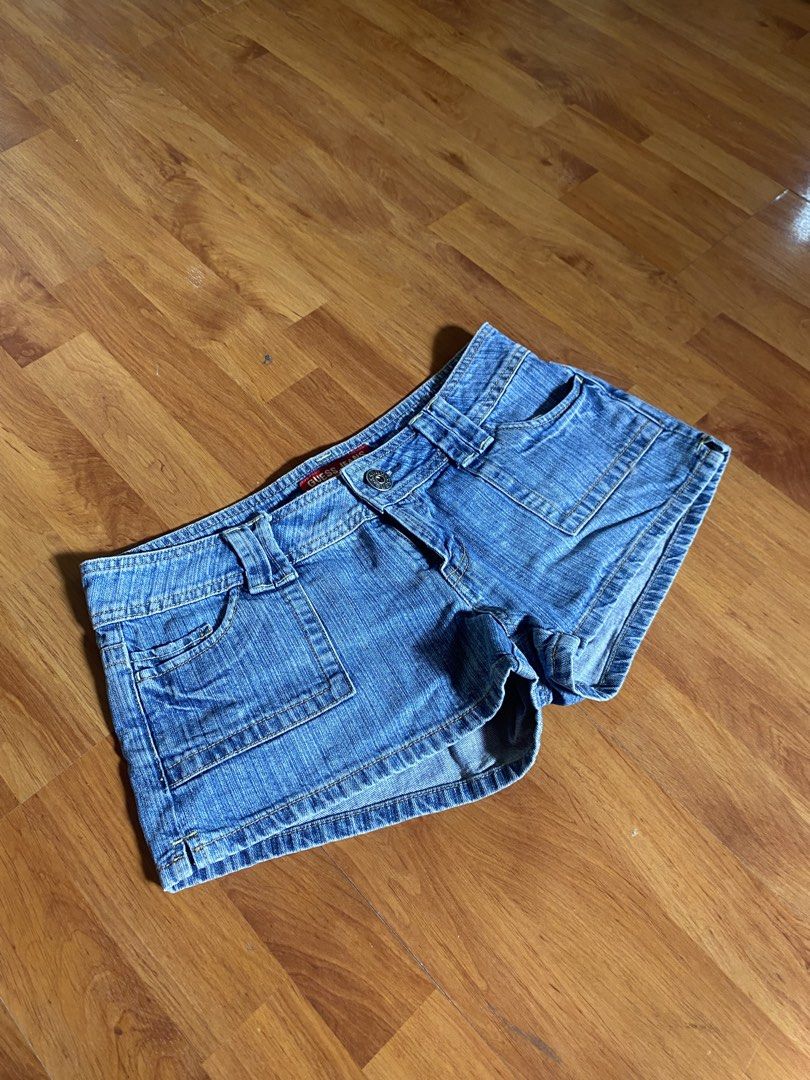 Guess Jeans Denim Shorts (Category: Shorts) located in San Juan, Ilocos Sur. Submitted by braveberry01 (Listing ID 1461648967, Image 1). Description: Waist 31-32 Length 9.