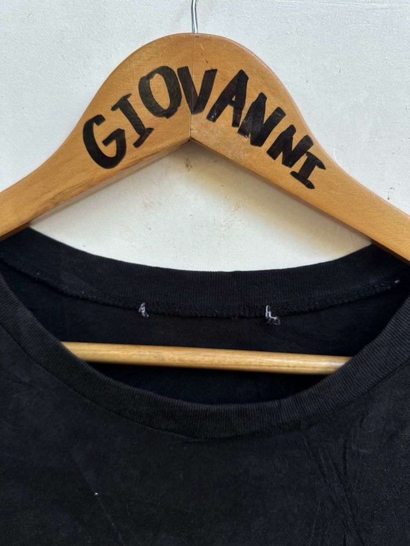 Guess Shirt (Category: Tshirts & Polo Shirts ) located in Ozamiz City. Submitted by quick_done_deals (Listing ID 1461705943, Image 3). Description: 🛒 ** Guess Shirt ** 💯 Excellent Condition 📐 Dimes: L28xW21 (M) ✂️ Cut neck tag pero norem wash tag 👌 🔍 Issue: None 🎨 Color Rate: 9 / 10 .