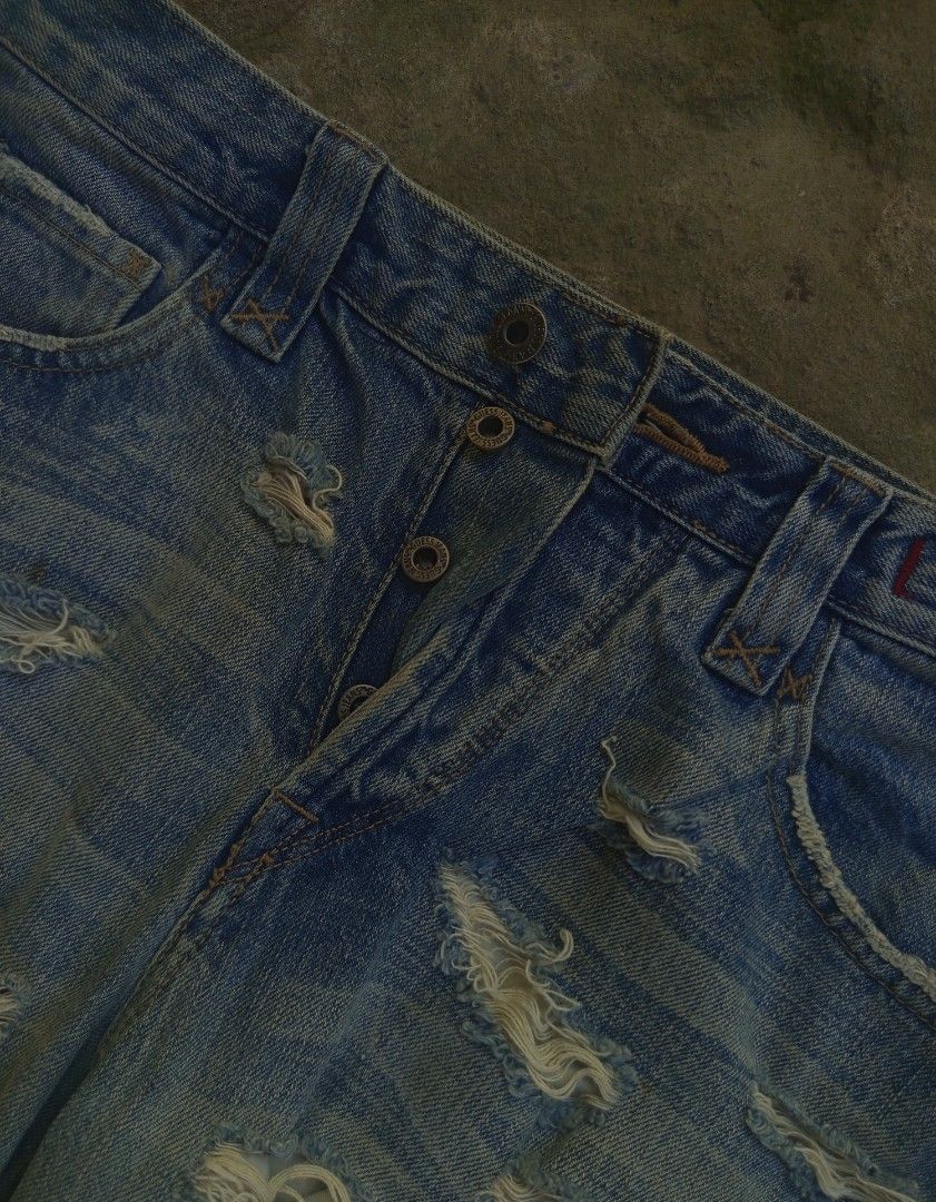 Guess Vintage Distressed Jeans (Category: Jeans) located in Tacloban City. Submitted by thrift.o.thrift (Listing ID 1461566915, Image 3). Description: W31 L42 Baggy fit excellent condition add sf.