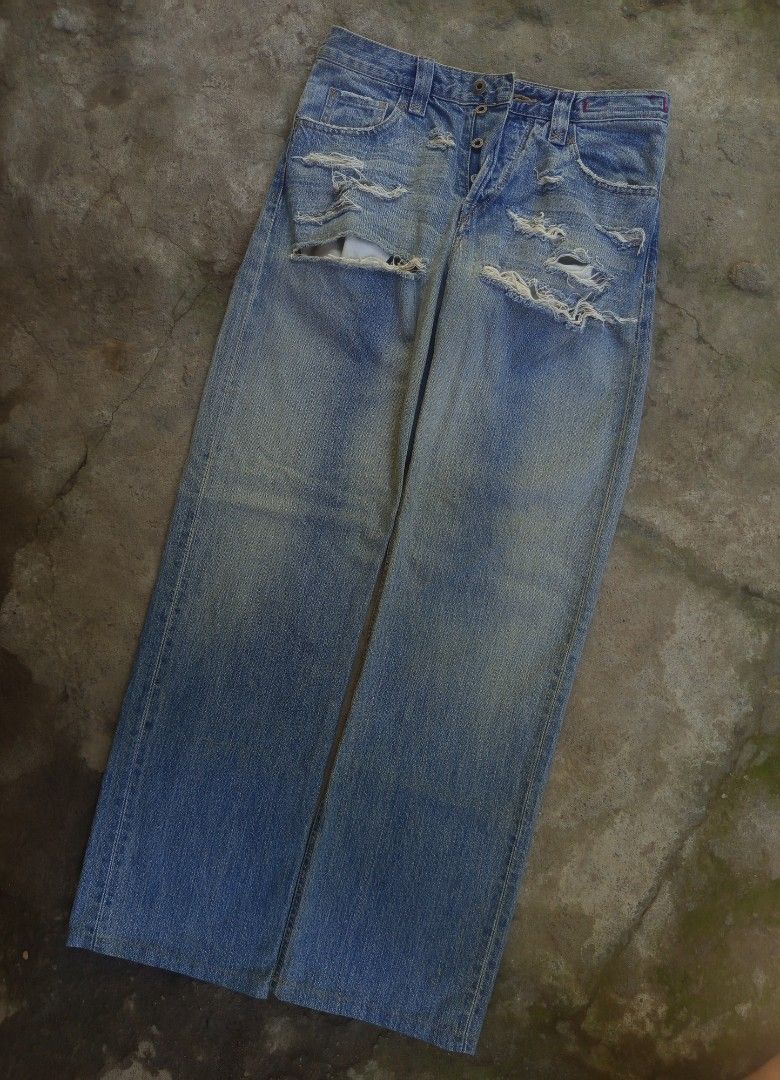 Guess Vintage Distressed Jeans (Category: Jeans) located in Tacloban City. Submitted by thrift.o.thrift (Listing ID 1461566915, Image 1). Description: W31 L42 Baggy fit excellent condition add sf.