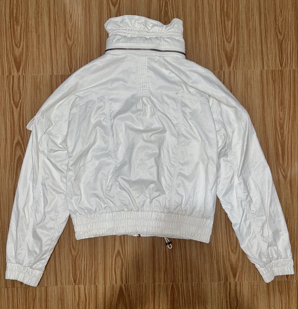 Guess White Hooded Zip-Up Jacket with Drawstring Waist (Category: Coats, Jackets and Outerwear) located in Quezon City. Submitted by morningstar.to (Listing ID 1461704695, Image 3). Description: L - 20 W - 17.