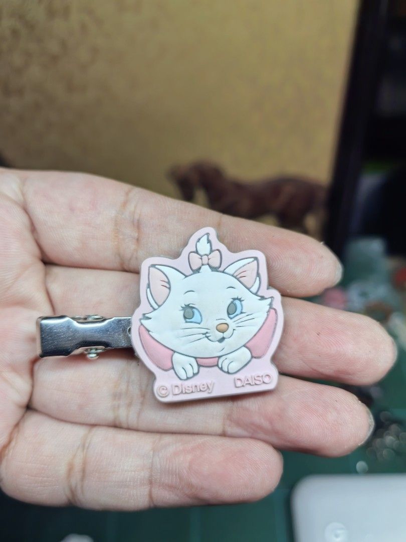 Hair Clip Set - Marie Cat (Category: Hair Accessories) located in Cebu City. Submitted by dudes_villanueva (Listing ID 1461585715, Image 3). Description: Hair Clip Set - Marie Cat In excellent condition 6pcs take alll.