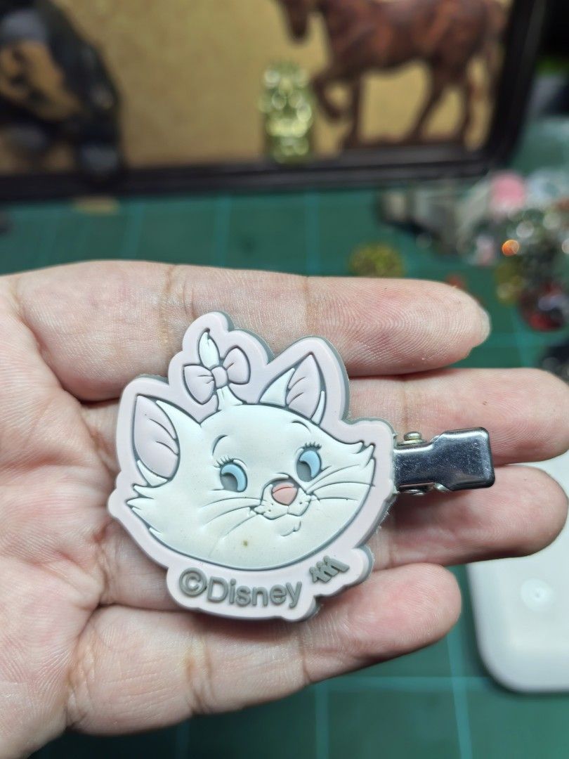 Hair Clip Set - Marie Cat (Category: Hair Accessories) located in Cebu City. Submitted by dudes_villanueva (Listing ID 1461585715, Image 2). Description: Hair Clip Set - Marie Cat In excellent condition 6pcs take alll.