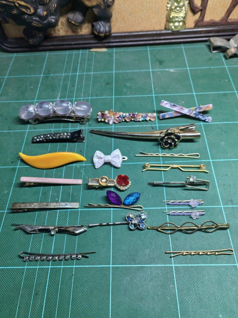 Hair Clips - Assorted Take All (Category: Hair Accessories) located in Cebu City. Submitted by dudes_villanueva (Listing ID 1461586329, Image 2). Description: Hair Clips - Assorted In excellent condition Take all 21pcs.