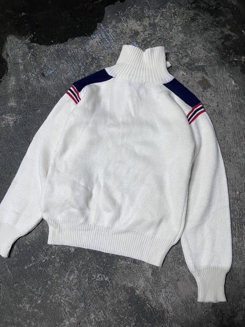 Half zip sweater (Category: Activewear) located in Pasay City. Submitted by metro_thrift (Listing ID 1461566652, Image 2). Description: no issue 20x25.
