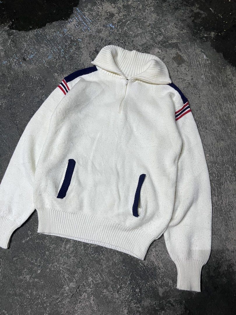 Half zip sweater (Category: Activewear) located in Pasay City. Submitted by metro_thrift (Listing ID 1461566652, Image 1). Description: no issue 20x25.