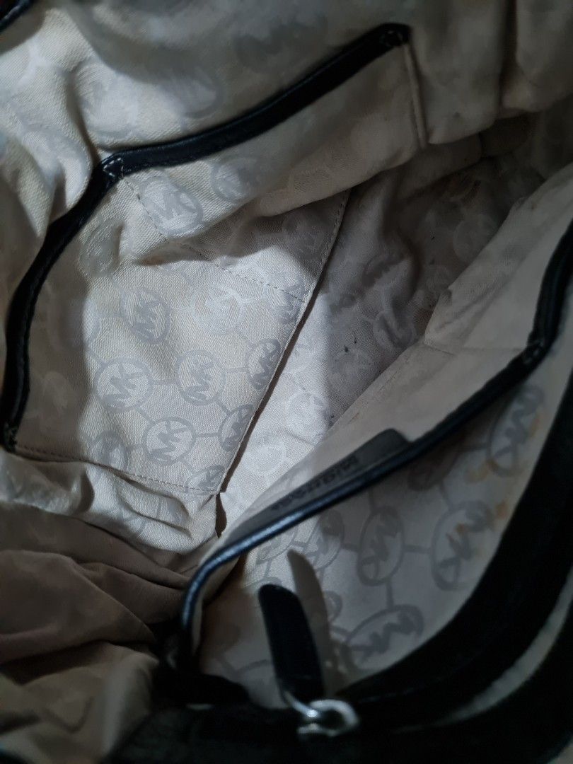 Hamilton Bag (Category: Shoulder Bags) located in Quezon City. Submitted by missmaui (Listing ID 1461779422, Image 2). Description: Authentic Preloved with minimal signs of wear Black in Silver hardward.