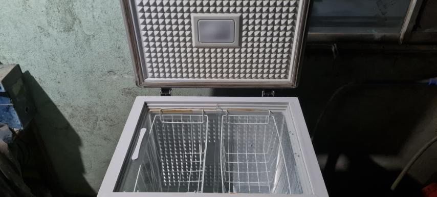 Hanabishi Chest Freezer (Category: Food Organization & Storage) located in Manila. Submitted by jaburgos (Listing ID 1461768400, Image 1). Description: Hanabishi Chest Freezer 2 in 1 freezer and chiller *With glass panels and basket inside included *Used but good working condition Issue: Dirt Scratches Ginamit cold storage for Pares before Price is Negotiable, PM for inquiry! Parañaque City Location.