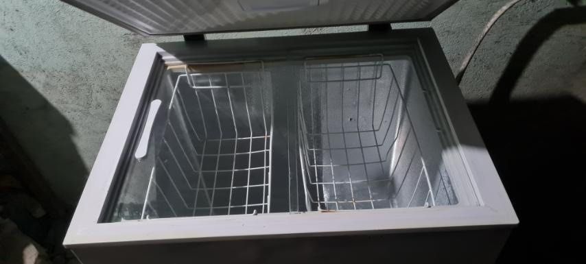 Hanabishi Chest Freezer (Category: Food Organization & Storage) located in Manila. Submitted by jaburgos (Listing ID 1461768400, Image 3). Description: Hanabishi Chest Freezer 2 in 1 freezer and chiller *With glass panels and basket inside included *Used but good working condition Issue: Dirt Scratches Ginamit cold storage for Pares before Price is Negotiable, PM for inquiry! Parañaque City Location.
