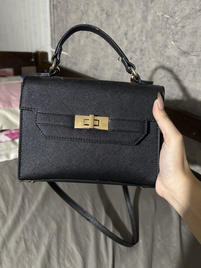 Hand bag & Shoulder bag (Category: Cross-body Bags) located in Paranaque City. Submitted by byclaires.co (Listing ID 1461738903, Image 1). Description: Used once, detachable strap .