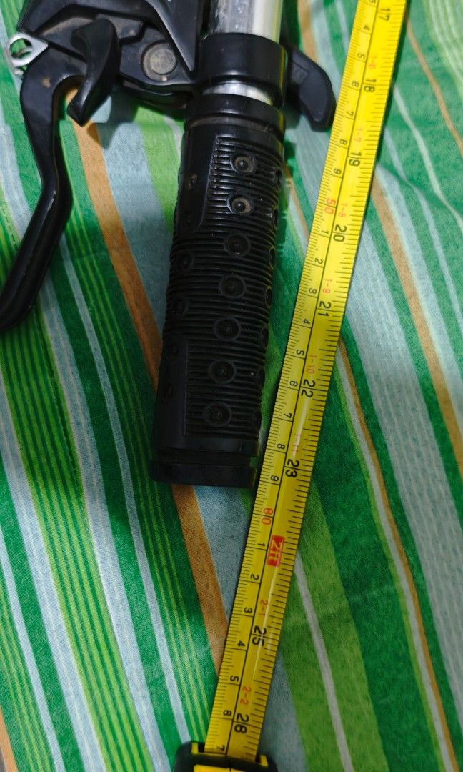 Handle Alloy (Category: Bicycles) located in Manila. Submitted by kevs.0320 (Listing ID 1461781941, Image 3). Description: Handle bar for Minivelo or Folding Bike With combi break fd and rd Issue: scratches and stock handle grip Price: 299 Pick up lalamove only Nbbs Dagat-dagatan Navotas Loc..