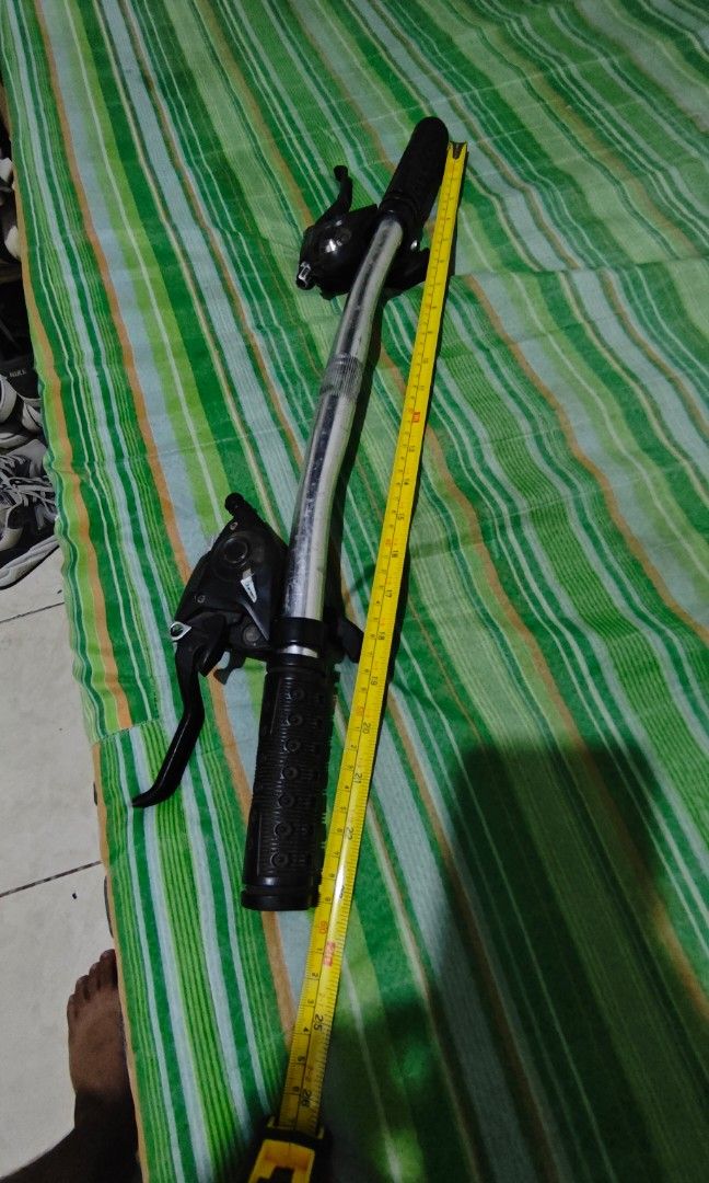 Handle Alloy (Category: Bicycles) located in Manila. Submitted by kevs.0320 (Listing ID 1461781941, Image 1). Description: Handle bar for Minivelo or Folding Bike With combi break fd and rd Issue: scratches and stock handle grip Price: 299 Pick up lalamove only Nbbs Dagat-dagatan Navotas Loc..