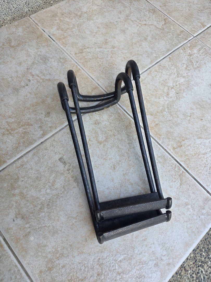 Hanging dumbbell hooks (Category: Weights & Dumbbells) located in Taguig. Submitted by dezellaine (Listing ID 1461763060, Image 1). Description: Free when you buy the powerlifting bar or olympic dumbbell bar.