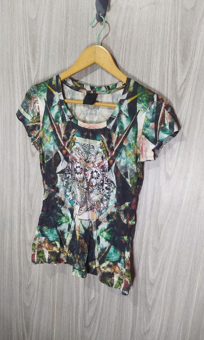 Hardy Hardy (Category: Shirts) located in Milaor. Submitted by lootinout (Listing ID 1461633829, Image 2). Description: Hardy Hardy ✅Size: S ✅Width: 15.5 ✅Length: 23.5 ✅Color Rate: 9.5/10 ✅No Issue ✅Need Wash ✅Location: Bicol Naga City, Camarines Sur ✅Courier: J&T Express/Flash Express ✅MOP: Gcash only.