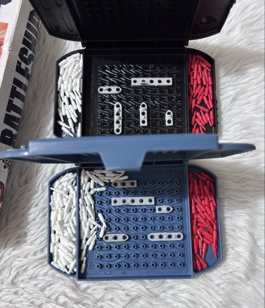 Hasbro Battleship Grab & Go (Category: Action & Battle Toys) located in Paranaque City. Submitted by dalle_closet (Listing ID 1461644726, Image 2). Description: slightly used pa.
