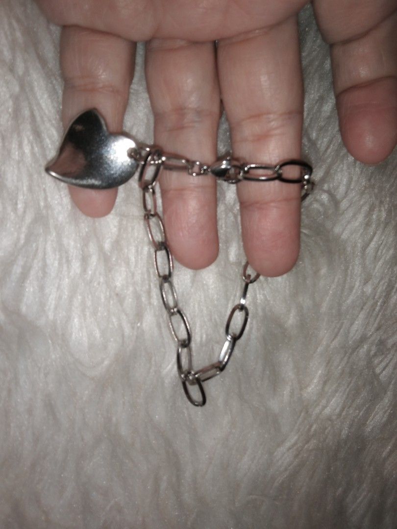 Heart charm adjustable link bracelet (Category: Bracelets) located in Quezon City. Submitted by eidorableshop (Listing ID 1461577062, Image 2). Description: .