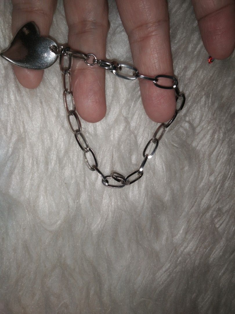 Heart charm adjustable link bracelet (Category: Bracelets) located in Quezon City. Submitted by eidorableshop (Listing ID 1461577062, Image 3). Description: .