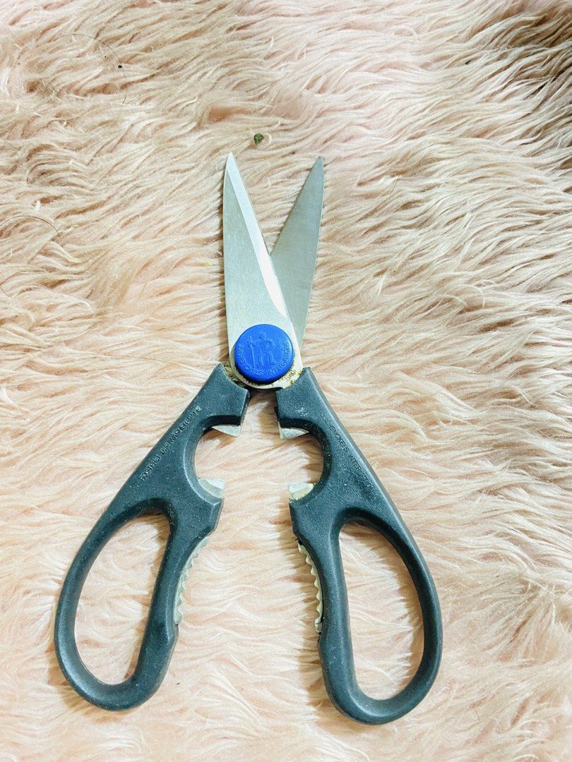 henckels shear and scissor (Category: Bathroom & Kitchen Fixtures) located in Manila. Submitted by noemiaspa1702 (Listing ID 1461707781, Image 3). Description: Henckels brand shear and scissor.