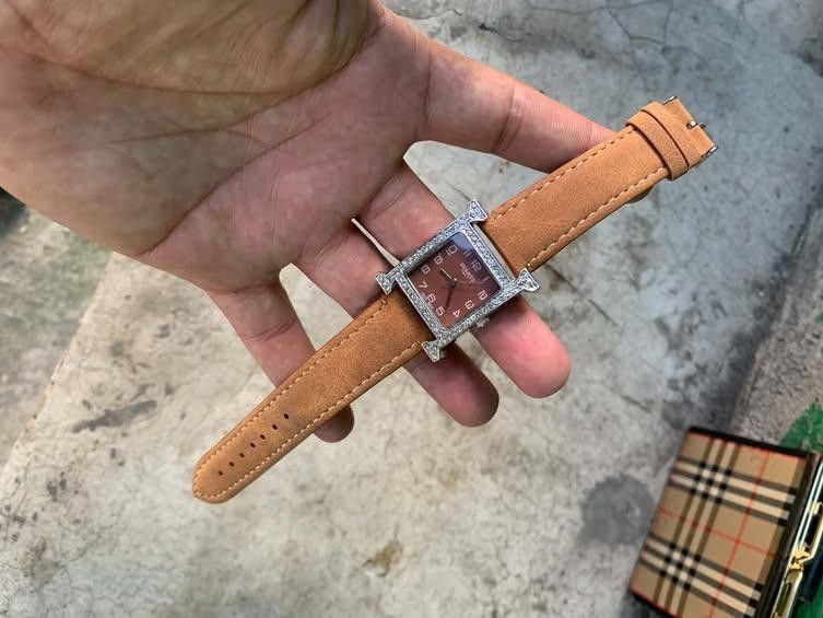 hermes h watch (Category: Women's Watches) located in Manila. Submitted by trustthrift2002 (Listing ID 1461590520, Image 3). Description: hermes h watch Leather strap unisex icy bezel excellent working.