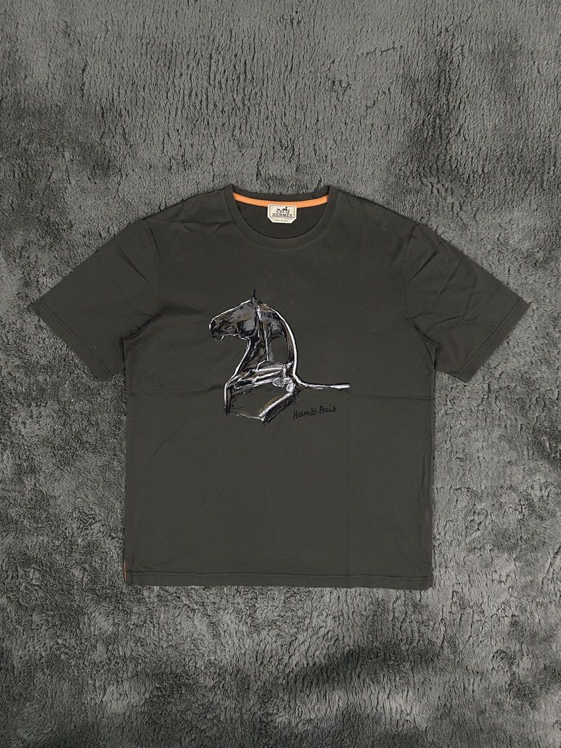 Hermes shirt (Category: Tshirts & Polo Shirts ) located in Leganes. Submitted by wisehandpick (Listing ID 1461713619, Image 1). Description: HERMES Horse sketch design Excellent condition Dimension 22 width 28 length Complete Direct message please.
