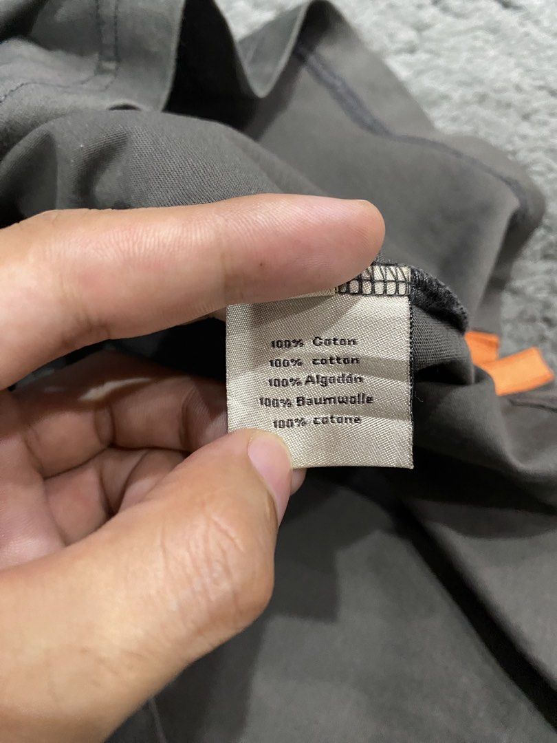 Hermes shirt (Category: Tshirts & Polo Shirts ) located in Leganes. Submitted by wisehandpick (Listing ID 1461713619, Image 3). Description: HERMES Horse sketch design Excellent condition Dimension 22 width 28 length Complete Direct message please.