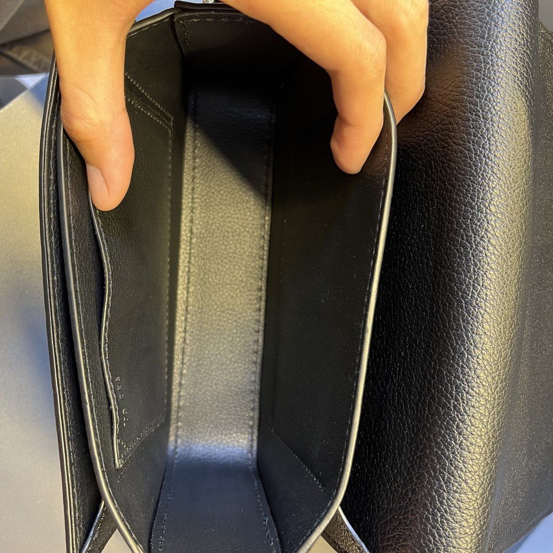 Hermès Geta bag (Category: Sling Bags) located in Manila. Submitted by ma_apparel (Listing ID 1461615701, Image 2). Description: No issue 2times lang nagamit Declutter Self authenticate Complete.