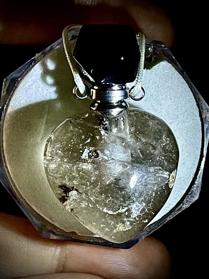 High Quality Smokey Quartz Perfume Bottle Pendant (Category: Necklaces) located in Las Pinas. Submitted by opalescent.crystals (Listing ID 1458803024, Image 2). Description: ✨High Quality Smokey Quartz Perfume Bottle Pendant 🏷️400 *top cover is black tourmaline .