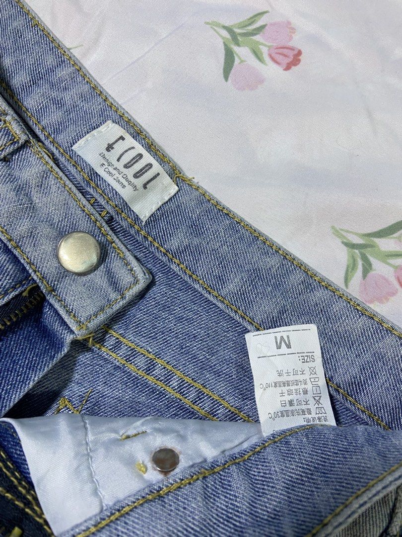 High waisted short (Ukay) (Category: Shorts) located in Asturias. Submitted by kokoocart (Listing ID 1461619978, Image 3). Description: Ukay shorts Size: 26-27 4 Pockets: working Buttons and Zipper: working Mode of Payment: GCash Maribank GoTyme Mode of Delivery: Standard - J&T Express.