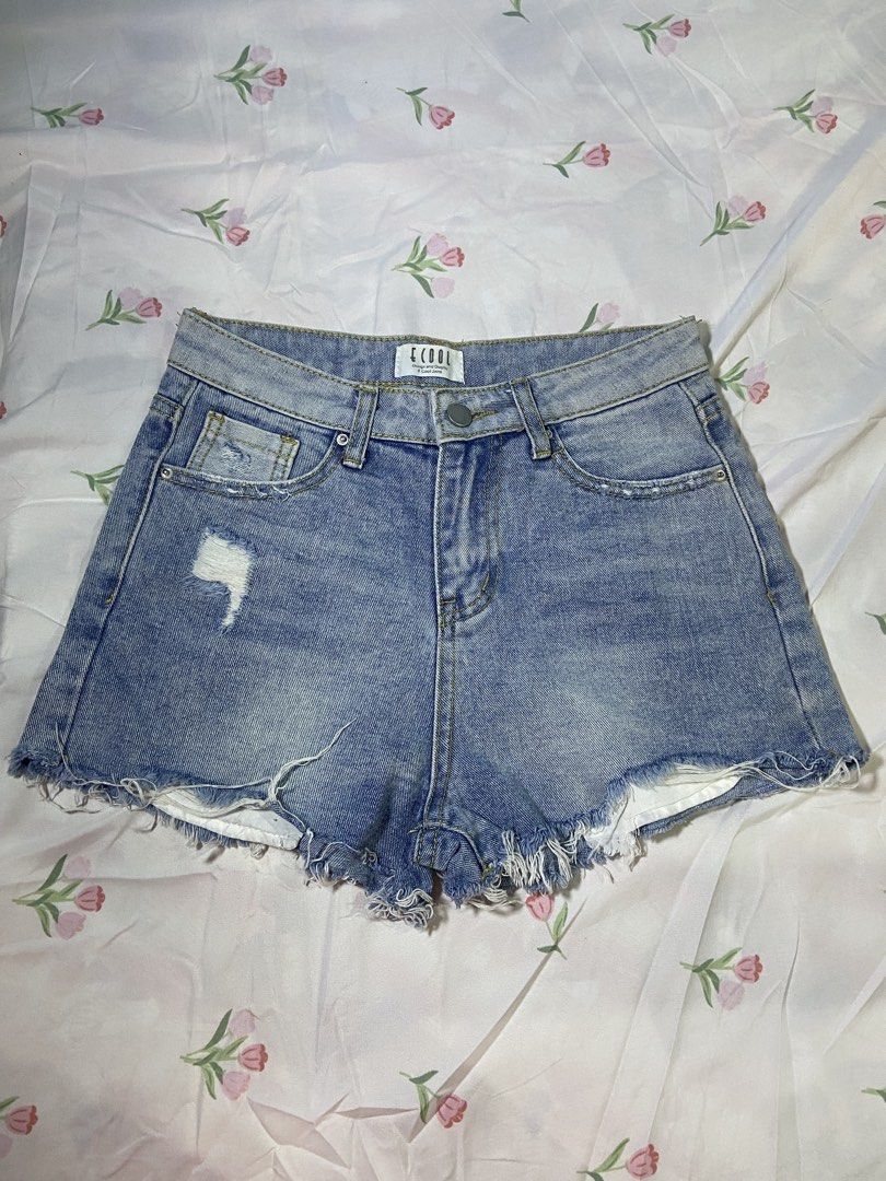 High waisted short (Ukay) (Category: Shorts) located in Asturias. Submitted by kokoocart (Listing ID 1461619978, Image 1). Description: Ukay shorts Size: 26-27 4 Pockets: working Buttons and Zipper: working Mode of Payment: GCash Maribank GoTyme Mode of Delivery: Standard - J&T Express.