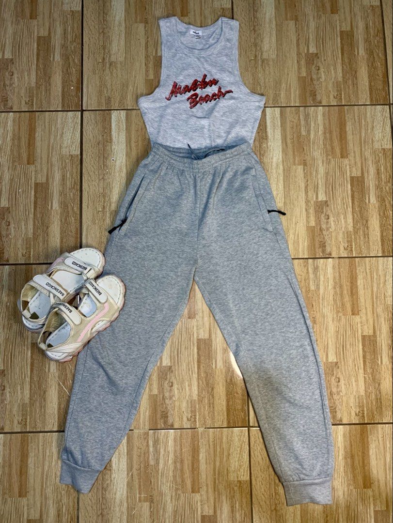 Highwaist Gray Jogger Pants Super Fitted (Category: Joggers) located in Quezon City. Submitted by ronavillezar (Listing ID 1461702155, Image 1). Description: - Highwaist gray jogger pants - Super fitted and makapal (thick) - Fits S-M - Great for lounging or casual wear - Comfortable and stylish.