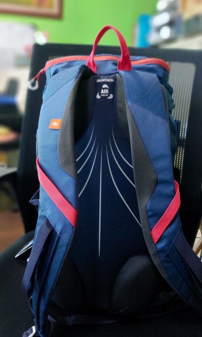 Hiking Backpack Quechua 20L (Category: Backpacks) located in Manila. Submitted by bien_greatgoods (Listing ID 1461625307, Image 3). Description: .