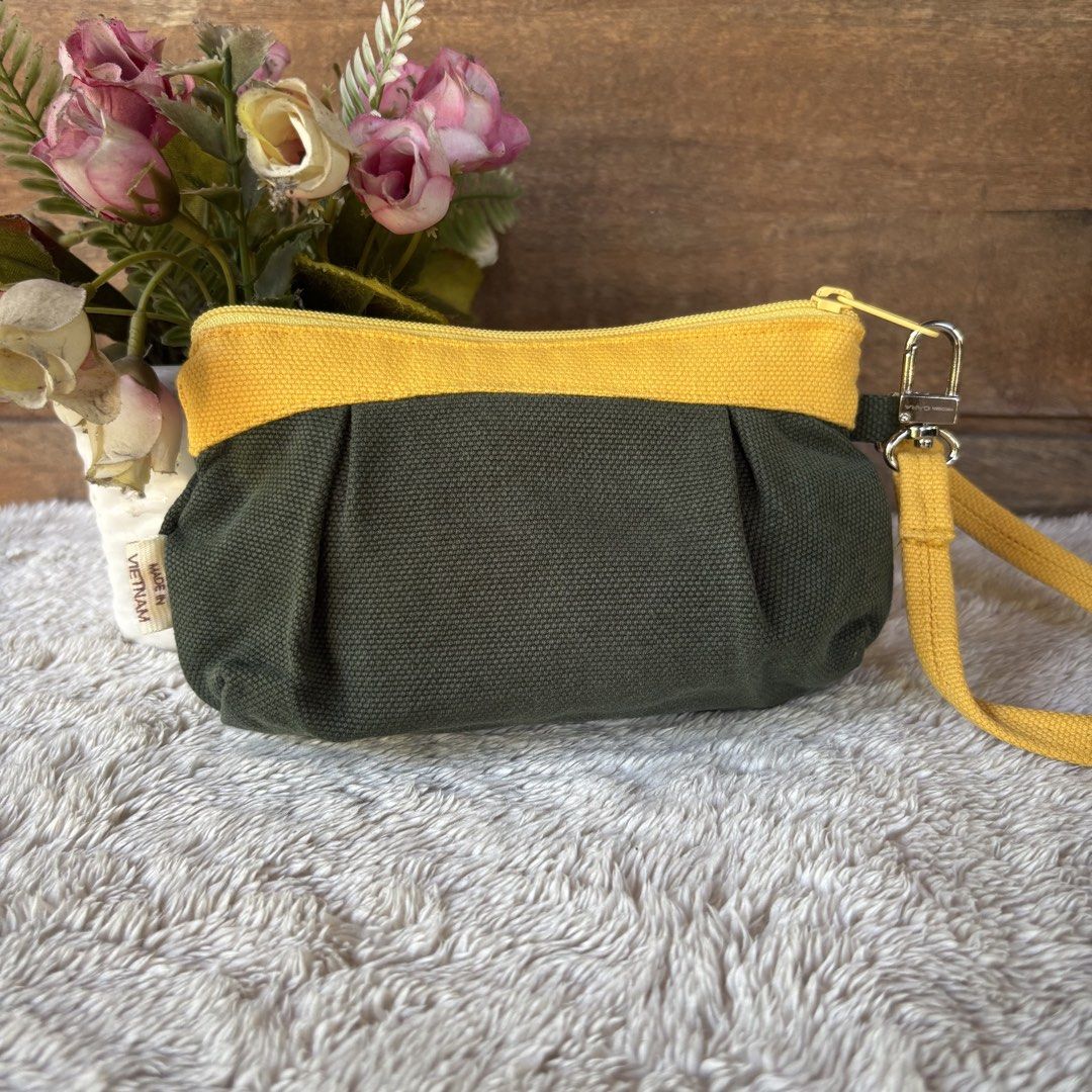 Hikosen Cara Canvas Wristlet wallet (Category: Wallets & Card holders) located in Tarlac. Submitted by alta.mayo (Listing ID 1461772140, Image 2). Description: • ykk zip • 6.5 x 4.5 inches • with 2 cardslot Guaranteed 💯% Authentic ❎ No Reservation 📌 Mop: Gcash 📌 Courier: JNT 📌 Location: Tarlac.