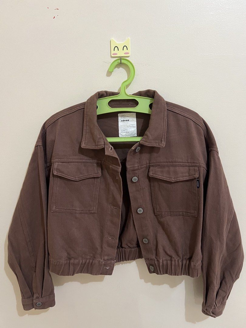 Hisso Denim Cropped Jacket Women (Category: Coats, Jackets and Outerwear) located in San Jacinto. Submitted by rex_finds (Listing ID 1461585605, Image 1). Description: Hisso Denim Cropped Jacket Size: Small fits XL Dimes: 21x15 inches Excellent condition 9.5/10 No issues Price is negotiable Feel free to give a reasonable offer PM for more info.