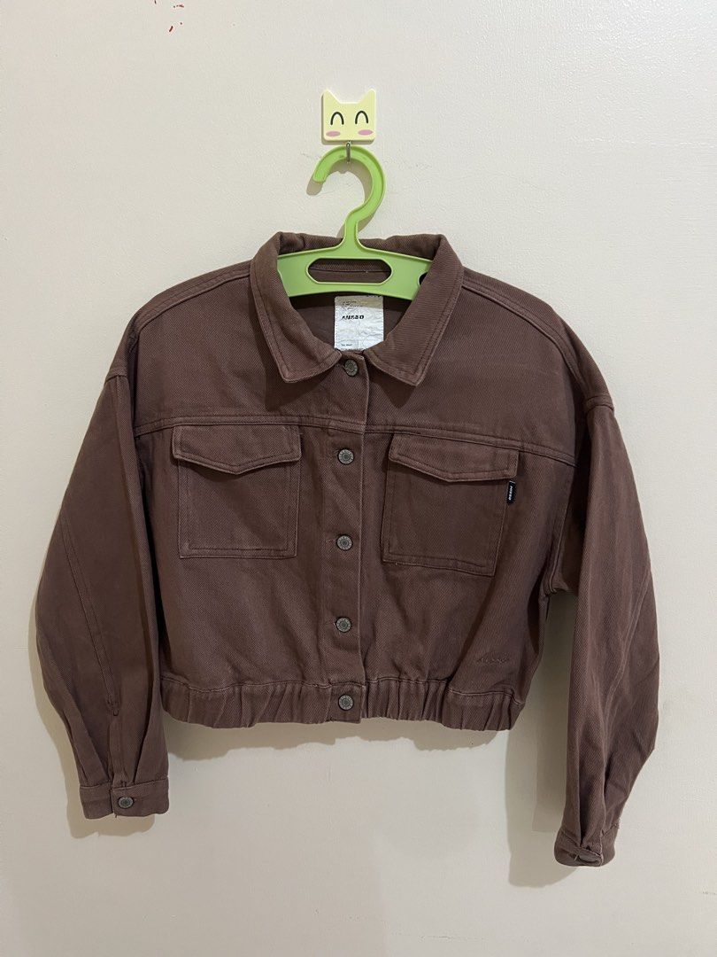 Hisso Denim Cropped Jacket Women (Category: Coats, Jackets and Outerwear) located in San Jacinto. Submitted by rex_finds (Listing ID 1461585605, Image 2). Description: Hisso Denim Cropped Jacket Size: Small fits XL Dimes: 21x15 inches Excellent condition 9.5/10 No issues Price is negotiable Feel free to give a reasonable offer PM for more info.