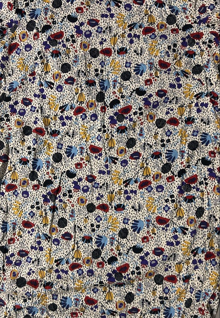 H&M (Category: Dresses) located in Davao. Submitted by sart0ria85 (Listing ID 1461711517, Image 3). Description: A caricature prints of blue red and yellow in a longsleeve casual dress. 100% VISCOSE MADE IN TURKEY 🇹🇷 MEDIUM. Size 6 EXCELLENT CONDITION (90/100).