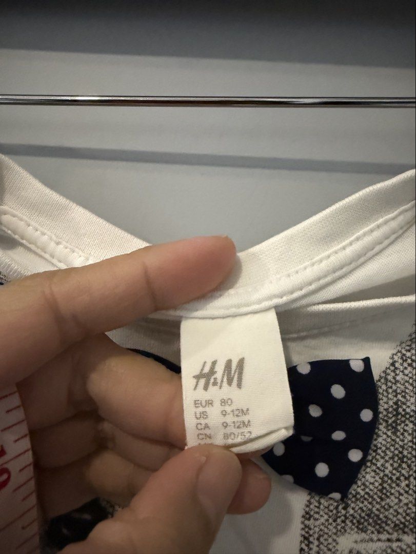 H&M BABY WHITE BOW TSHIRT (9-12m) (Category: Babies & Kids Fashion) located in Lipa City. Submitted by upcycle_alley (Listing ID 1461678744, Image 2). Description: .