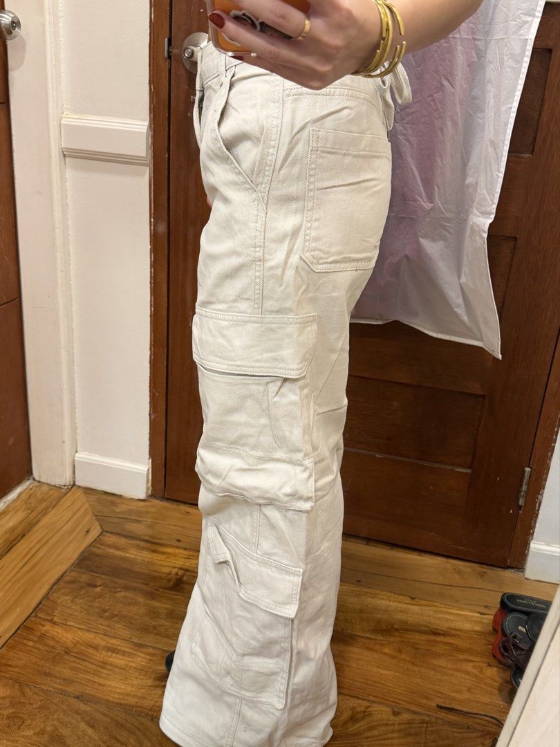 H&M Beige High Waist Cargo Pants (Category: Jeans) located in Manila. Submitted by beysclosett (Listing ID 1461657023, Image 3). Description: - good condition / only used once - fabric is soft and comfy .