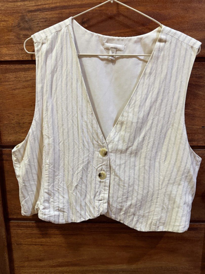 H&M BEIGE STRIPES VEST (Category: Sleeveless) located in Makati City. Submitted by inxdnl (Listing ID 1461666568, Image 1). Description: IN GOOD CONDITION Used it thrice already Can send when worn or measurements Can fit up to L body type FINAL PRICE NA PO Rfs: Not into this anymore .