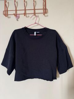 (Category: ) located in . Submitted by fafaneedtoclearwardrobe (Listing ID 1461723790, Image 1). Description: .