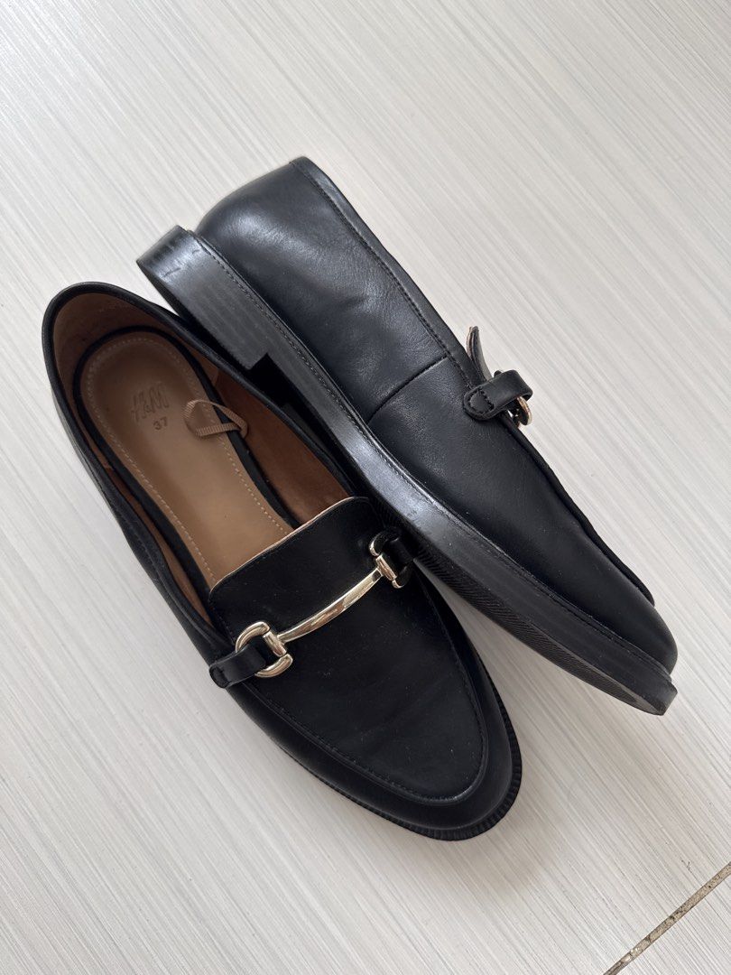 H&M Black Loafers (Category: Loafers) located in Pasay City. Submitted by elsanita (Listing ID 1461566839, Image 3). Description: RFS: Decluttering.