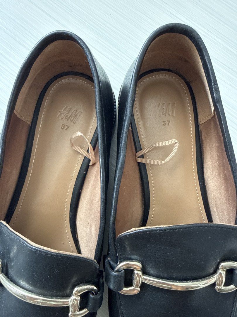 H&M Black Loafers (Category: Loafers) located in Pasay City. Submitted by elsanita (Listing ID 1461566839, Image 2). Description: RFS: Decluttering.